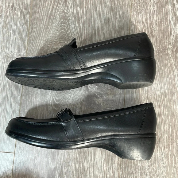 Clarks Black Leather Slip On Loafers Buckle Strap 8.5M - Picture 11 of 16